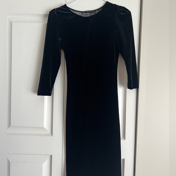 Black dress with lace back - Picture 1 of 3